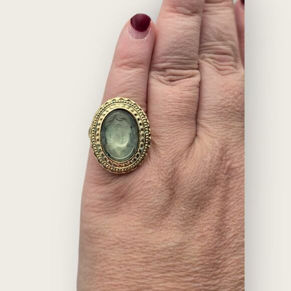 Vintage Whiting and Davis Glass Cameo Ring β Collectible Adjustable Gold Tone - Picture 1 of 8